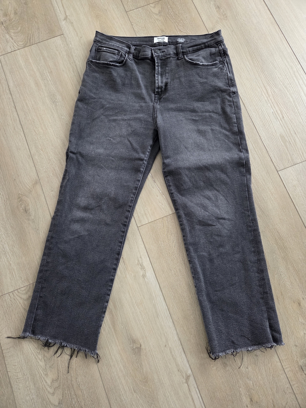 Kensie High-Rise Straight Jeans in Washed Black
